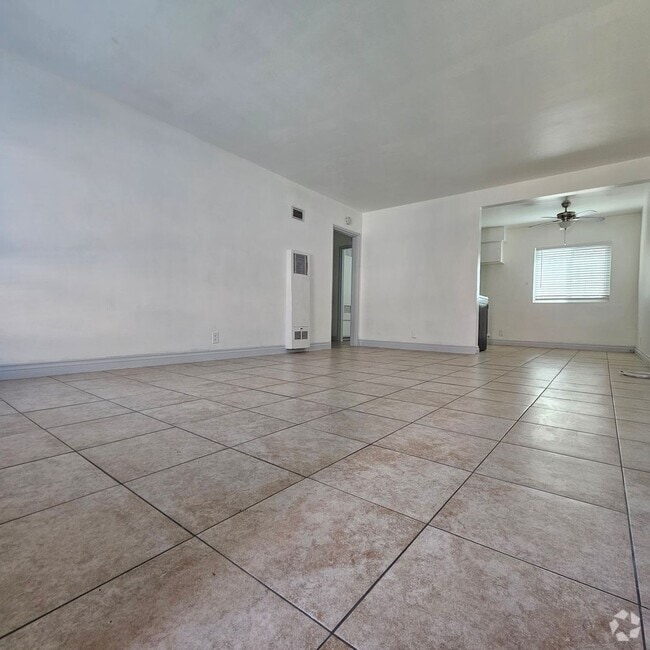 Building Photo - Beautiful Spacious 1 Bed/1 Bath Apartment ... Unit 3376C