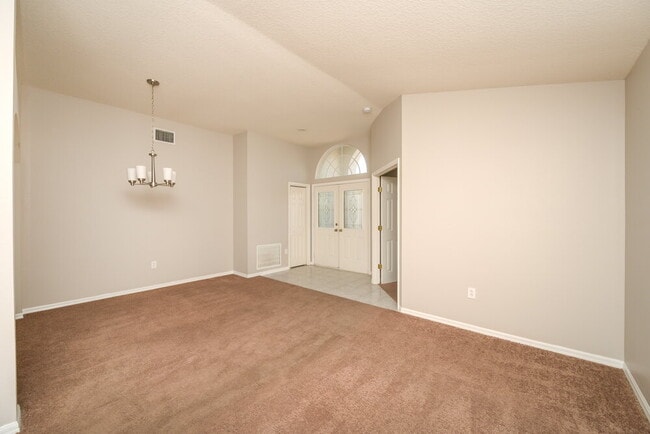 Photo - 30801 Tremont Dr