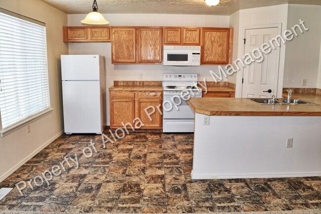 Photo - 1041 W Pine Ave