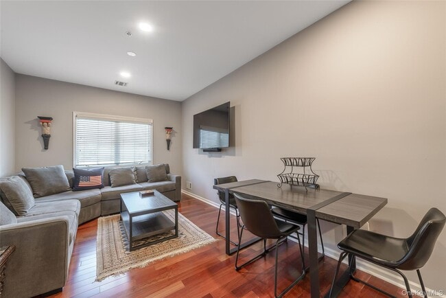 Photo - 330 Maple Ave