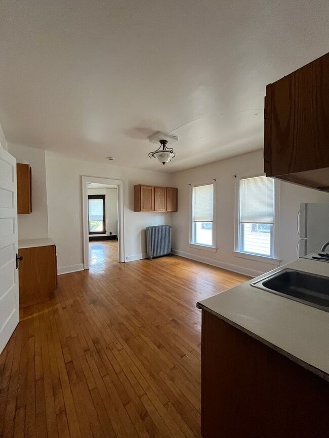Photo - 2BR Upper Unit Off Brady St in the Heart o... Unidad #3