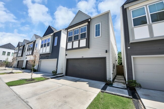 Photo - 318 Neyland St