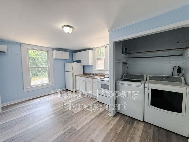Photo - 3410 Hill St