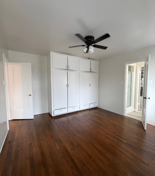 Photo - 231 W 81st St