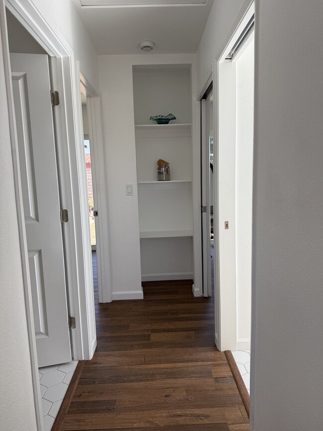 Photo - 1527 Jasper Ave