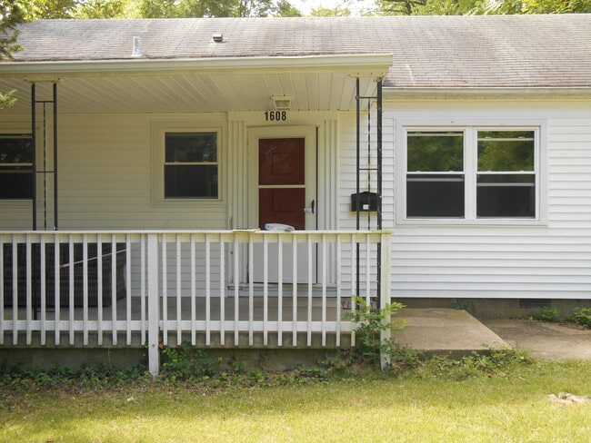 Building Photo - 1608 E University St Rental