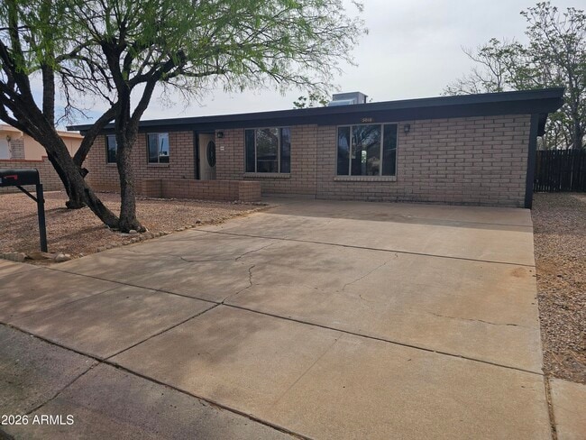 Building Photo - 5018 E Evergreen Dr