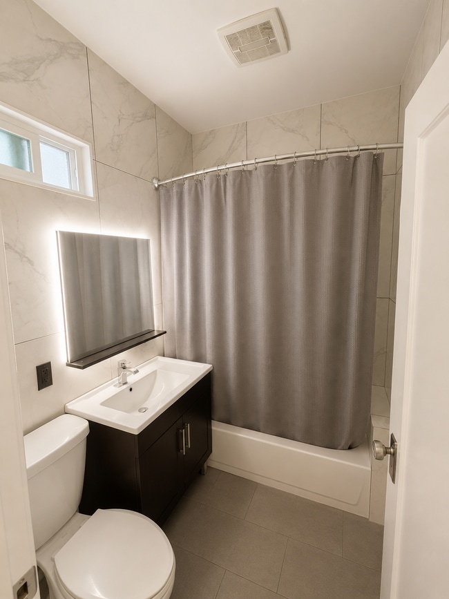 Bathroom - 635 Irving St
