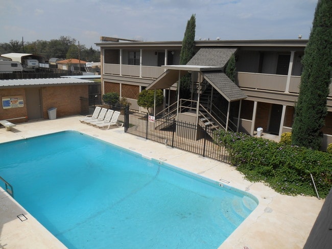Photo - Town & Country Apartments