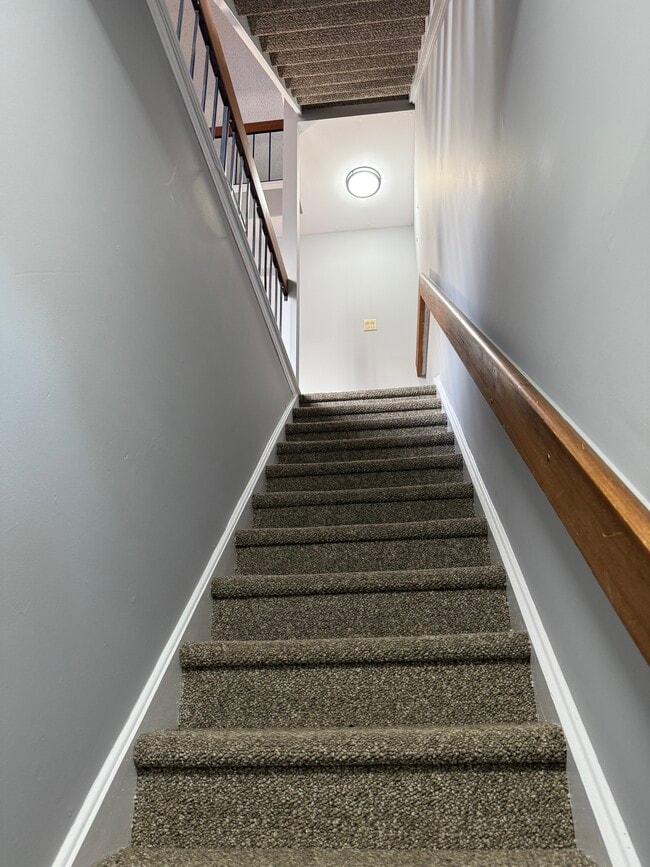 Building Photo - 2704 Tarnbrook Dr Unit B