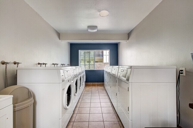 The Californian Apartments- HB