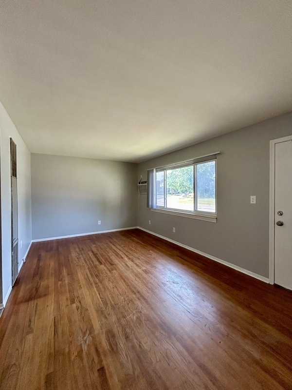 Photo - 1450 Goddard Rd