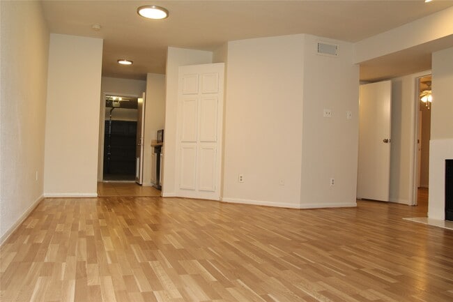 Photo - 2425 Holly Hall St
