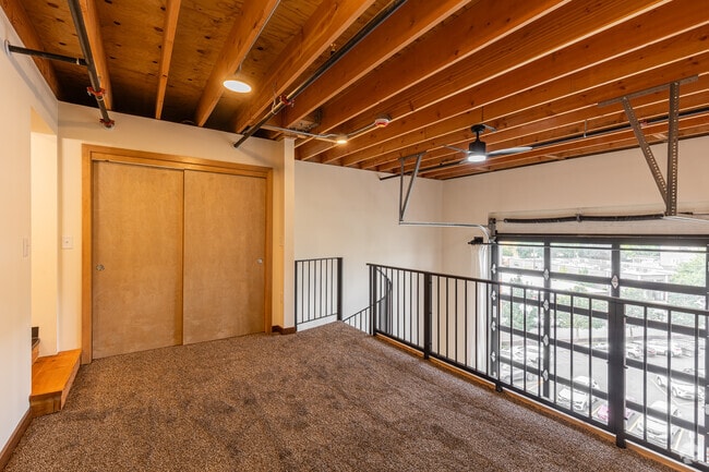 1BR, 1BA - 647SF - Loft/Bedroom
