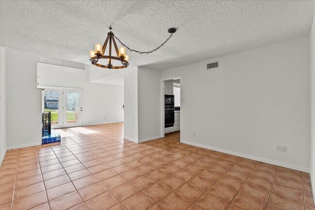 Building Photo - 17 Antilles Ln