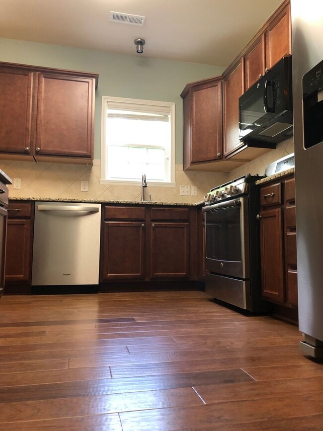 Photo - Stunning 3 bedroom, 2 1/2 bath 2 story home