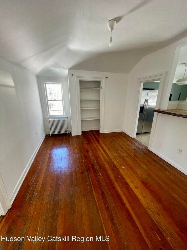 Photo - 725 Warren St