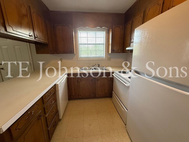 Photo - 2570 Green Oaks Ct SE Unit 2570 Green Oaks D