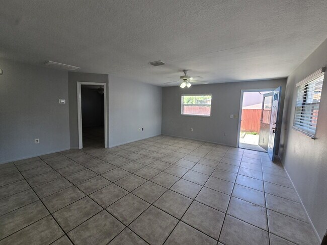 Photo - 2 bed, 2 bath duplex in New Port Richey
