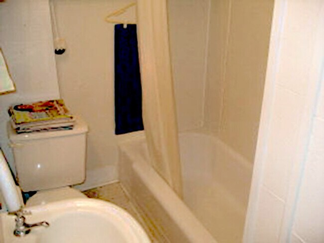 Photo - 211 W Illinois St Unit 2