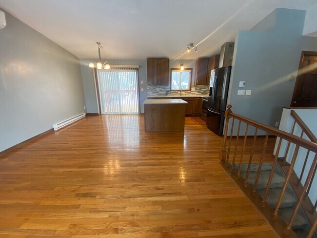 Photo - GREAT LOCATION - Spacious 4 bedroom/2 bath - PETS WELCOME