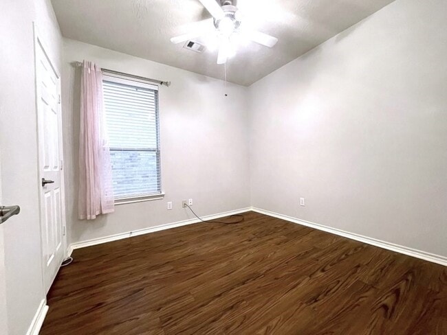 Building Photo - 6715 Pheasant Oak Dr