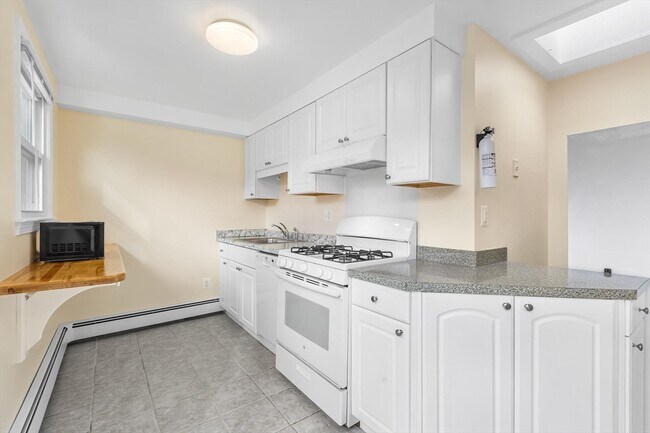 Building Photo - 30 Saxton St Unit PH