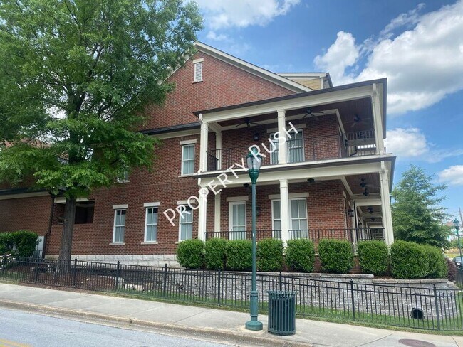 105 E 3rd St