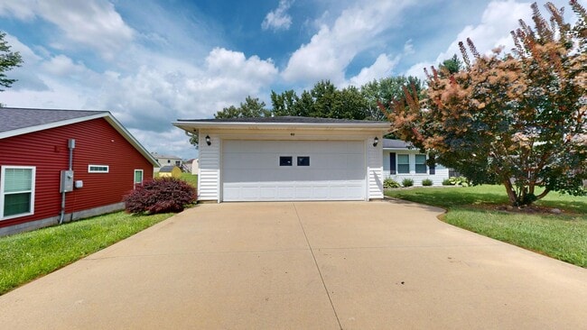 Building Photo - Madison Ranch, 2 car garage, All electric Rental