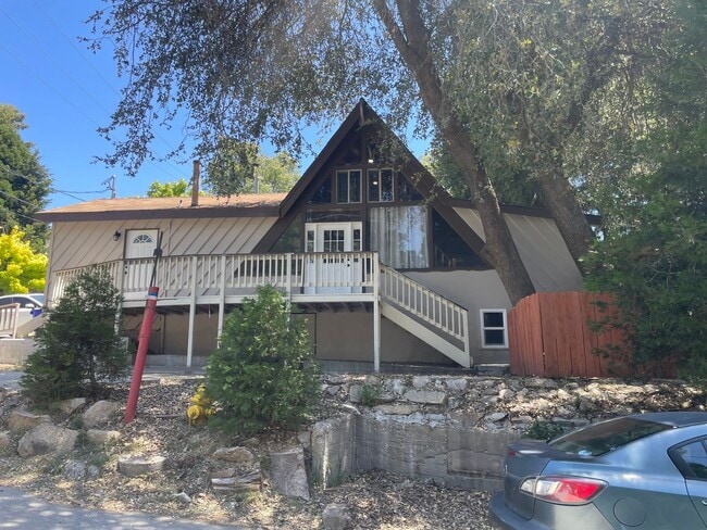 Building Photo - Minutes from Lake Arrowhead!