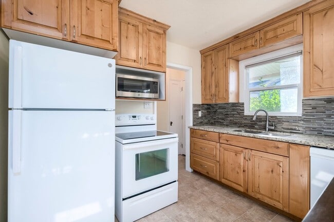 Photo - Newly Updated Liberty Wells Duplex!!