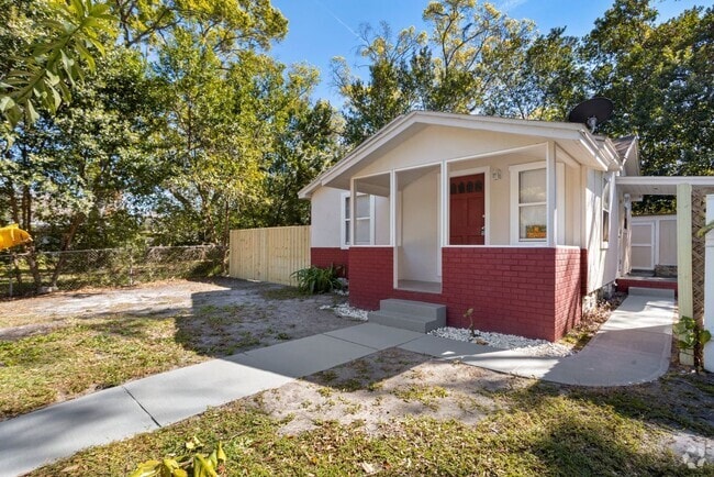 Building Photo - Cute 2bdrm/1bath with large yard & storage... Rental