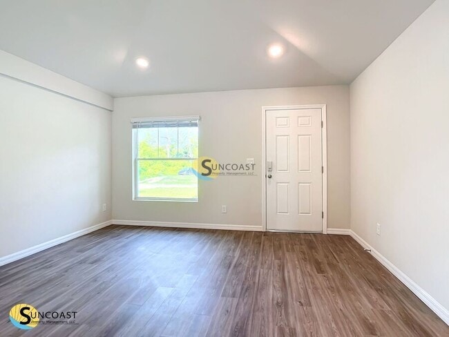 Photo - 290 Longley Dr