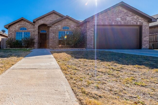 Building Photo - 4 Bedroom 2 Bathroom Ready to rent April 1st, 2026