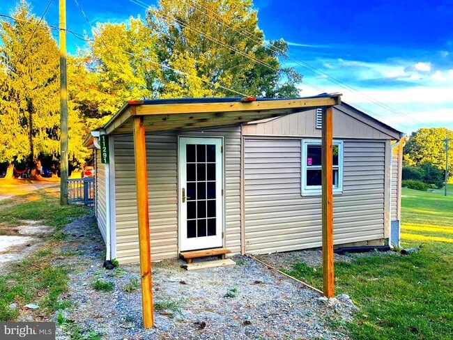 Building Photo - 11291 Pine Hill Rd Rental