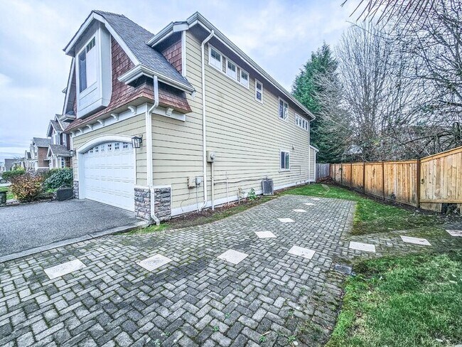 Photo - 912 Lincoln Ave SE