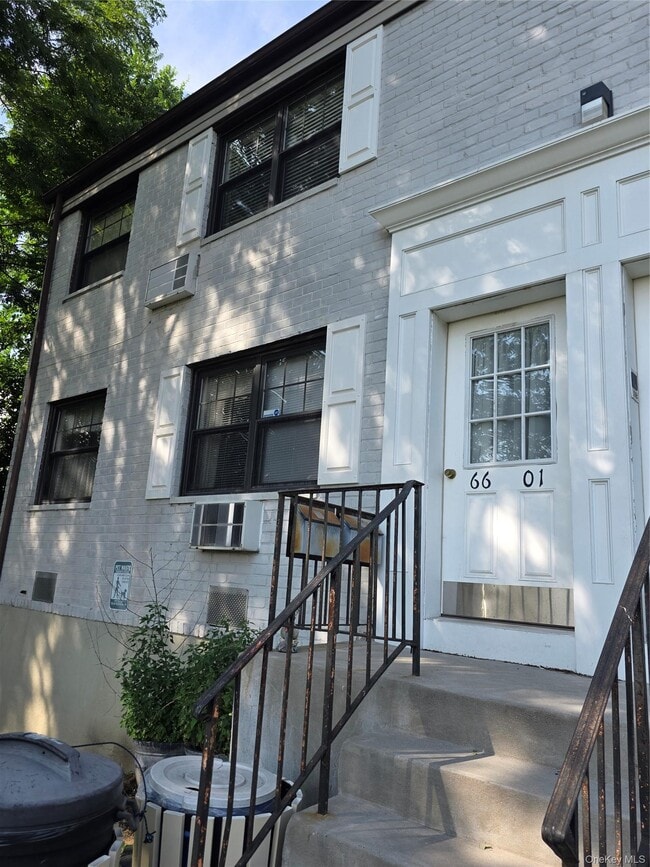 Building Photo - 66-01 Park Dr E Unit B