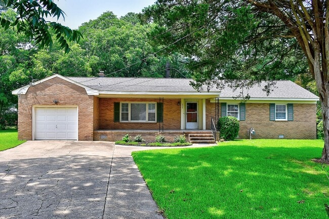 Photo - STUNNING 3 BEDROOM RANCH WATERFRONT HOME ON 1 ACRE W/ 1 CAR GARAGE!!