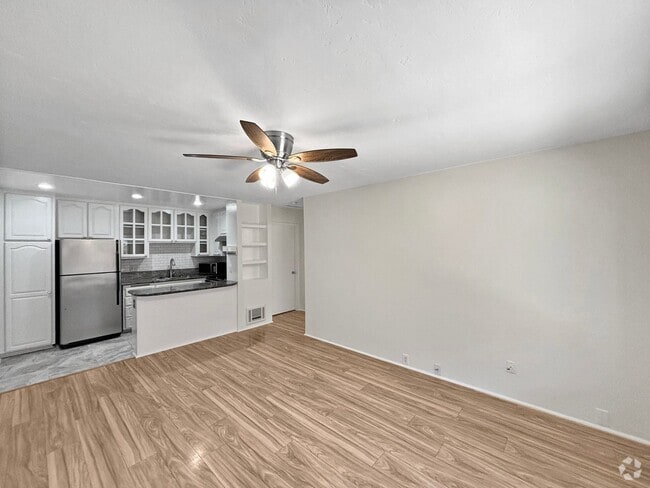 Building Photo - Newly Remodeled 1BD/BA Condo In Mission Va... Unit 104