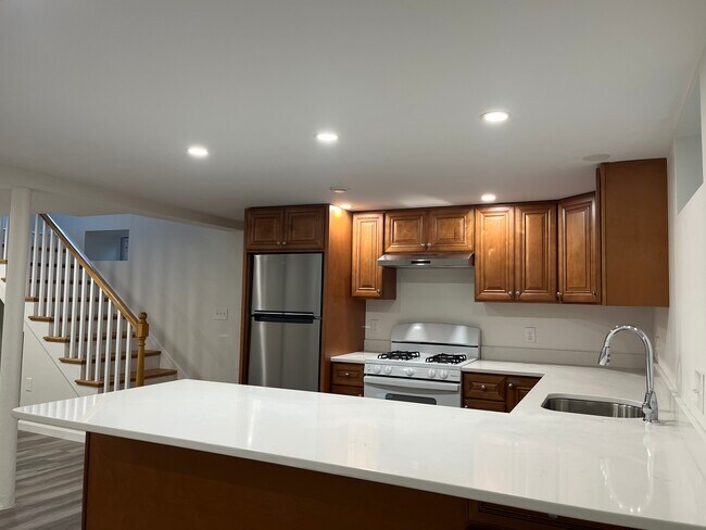 Photo - 7 Lexington Ave Apartments Unit B