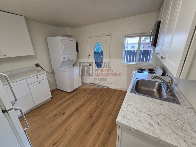 1200 10th Ave SE Unit (Unit 3)