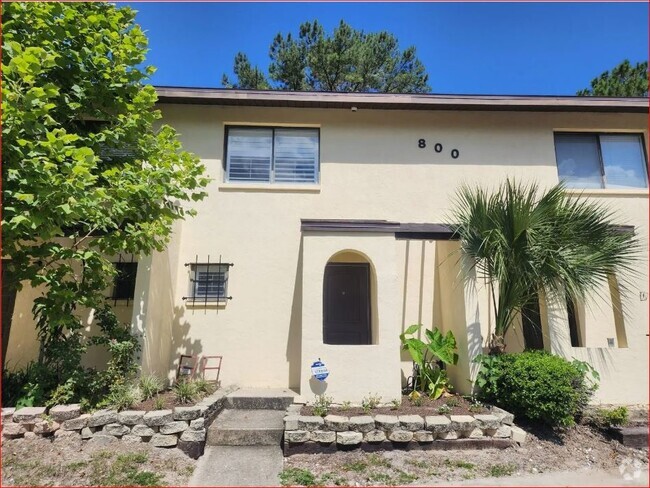 Building Photo - 2735 SW 35th Pl Unit #804 Rental