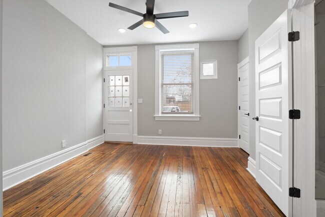 Photo - Live in the Grove