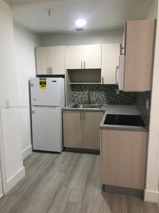 Photo - 2730 Collins Ave Unidad 312