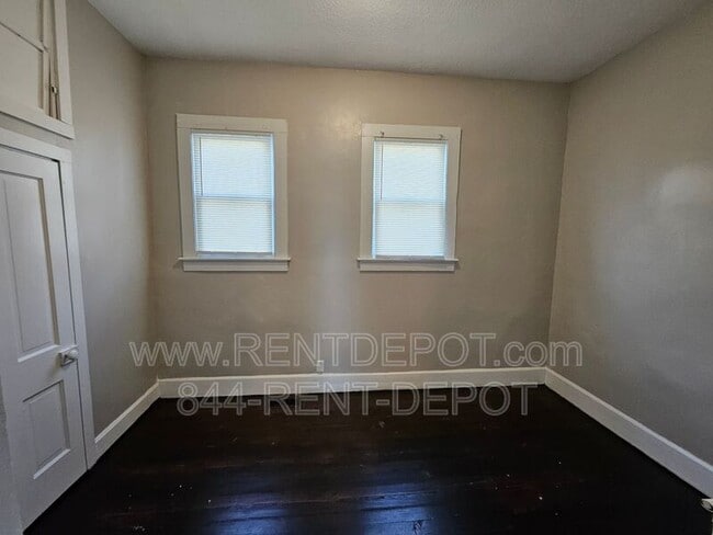 Photo - 304 S Grand Ave