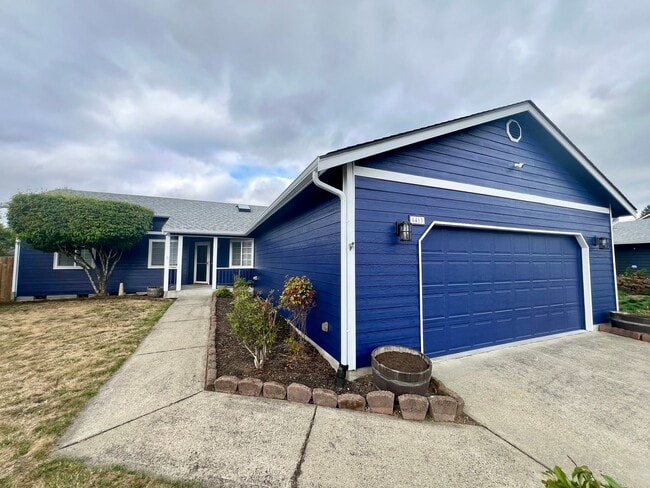 Building Photo - Well Maintained 3BD - Yard Maint. Included Rental
