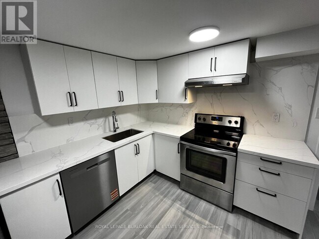 Photo - 3140 Michael Crescent