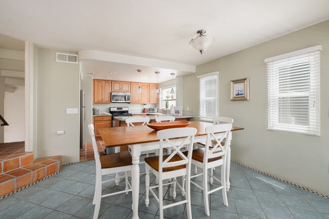 Photo - 732 Jersey Ct