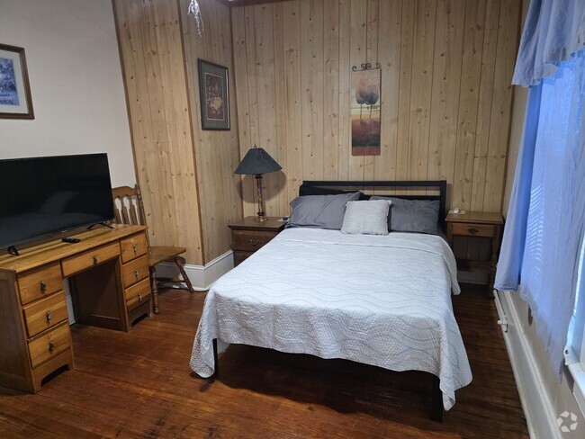 Building Photo - Villa Rooming house Unit 22