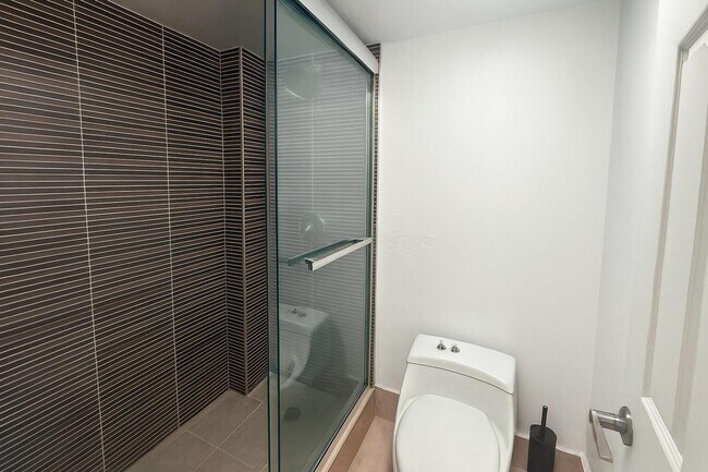 Photo - 16909 N Bay Rd Unidad 507